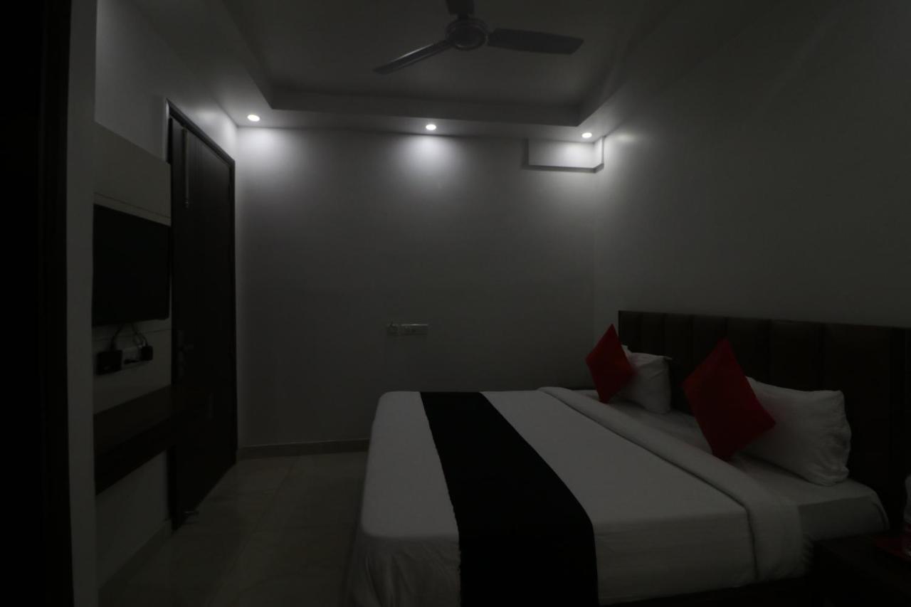 Hotel King Plaza Új-Delhi Kültér fotó