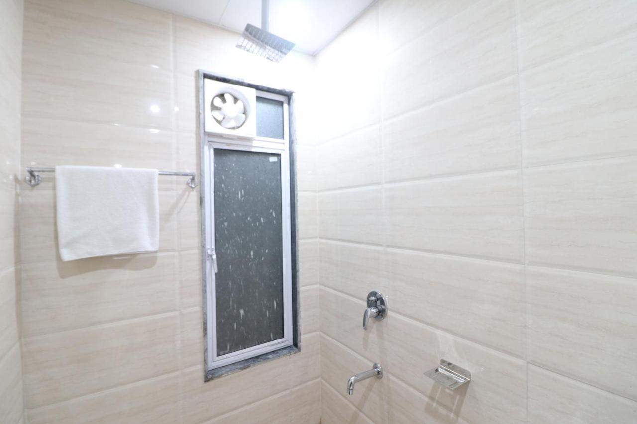 Hotel King Plaza Új-Delhi Kültér fotó