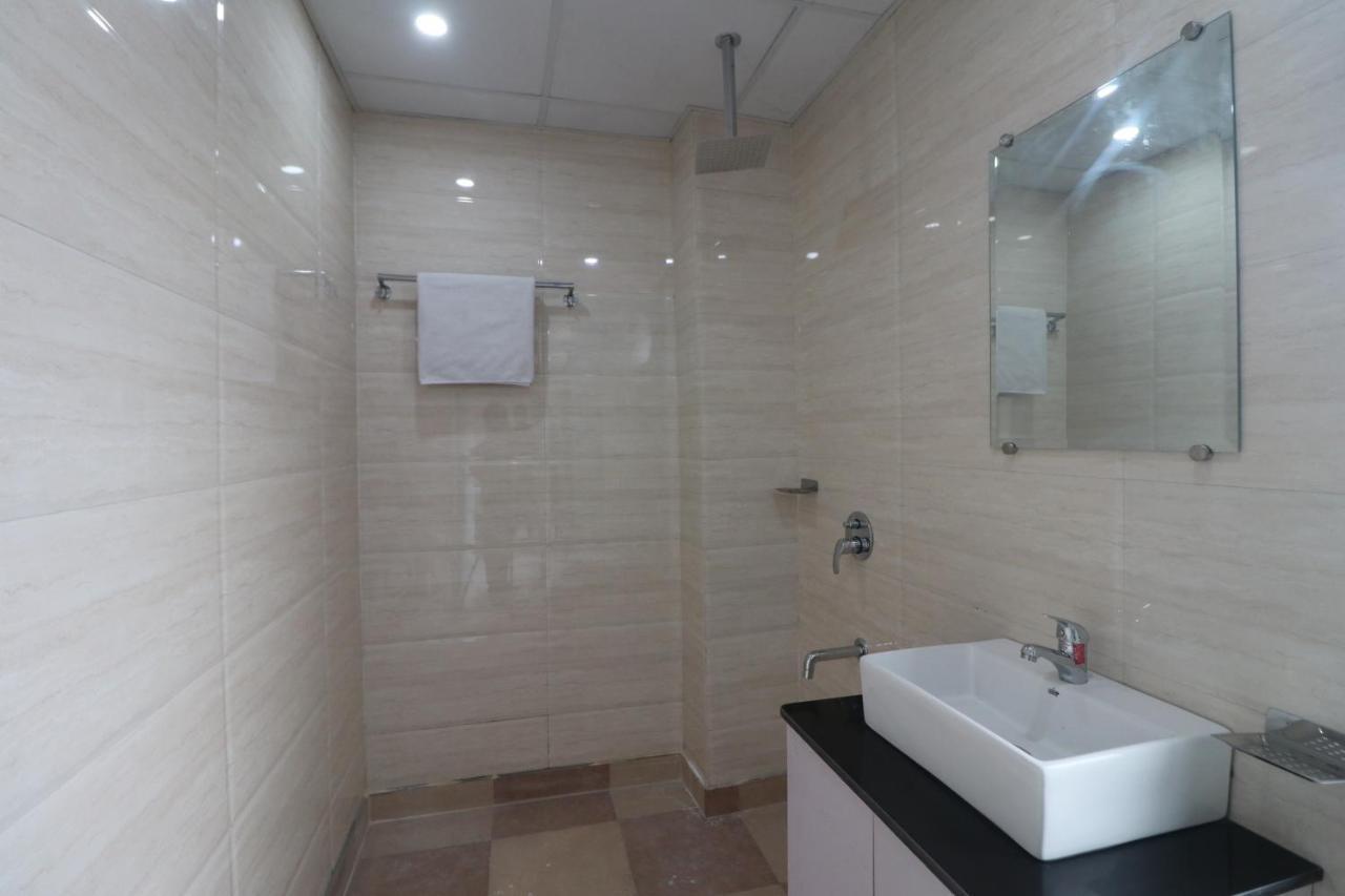 Hotel King Plaza Új-Delhi Kültér fotó