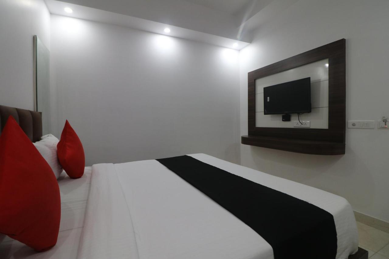 Hotel King Plaza Új-Delhi Kültér fotó